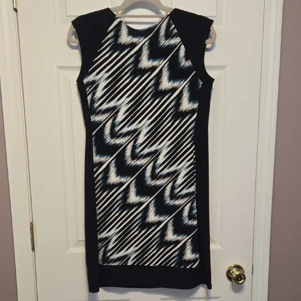London Times Black and White Geometric Midi Dress - Picture 5 of 5